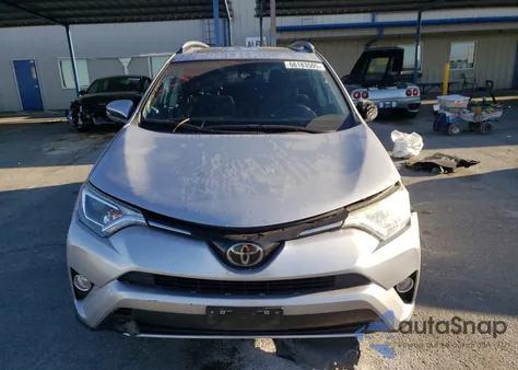2017 Toyota Rav4 Xle z USA, uszkodzony, nr VIN 2T3WFREV2HW315844